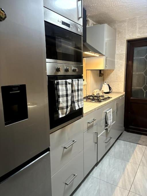 Charming And Cosy London Home, Garden, Parking & Family Fun Mitcham Ngoại thất bức ảnh