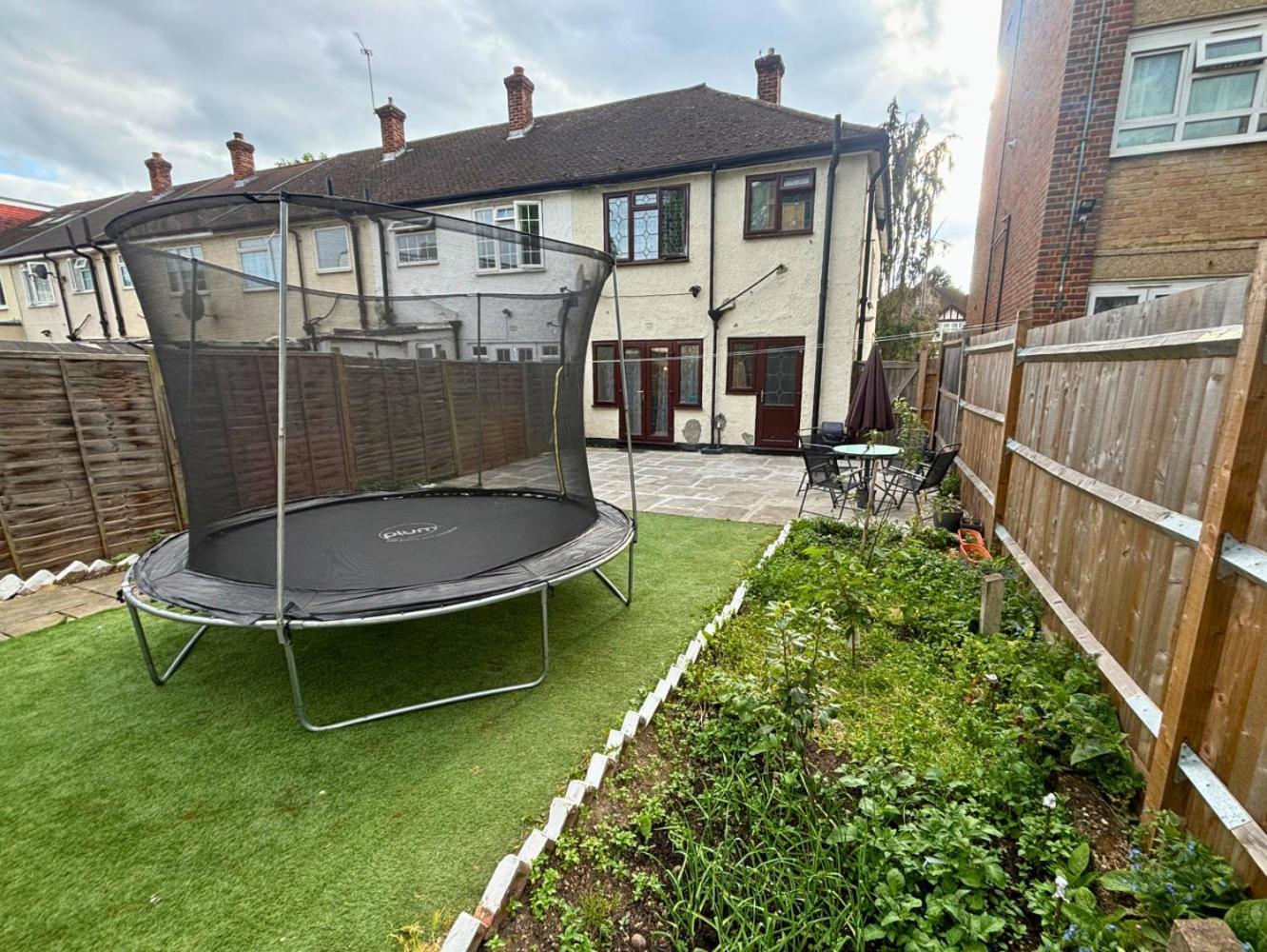 Charming And Cosy London Home, Garden, Parking & Family Fun Mitcham Ngoại thất bức ảnh