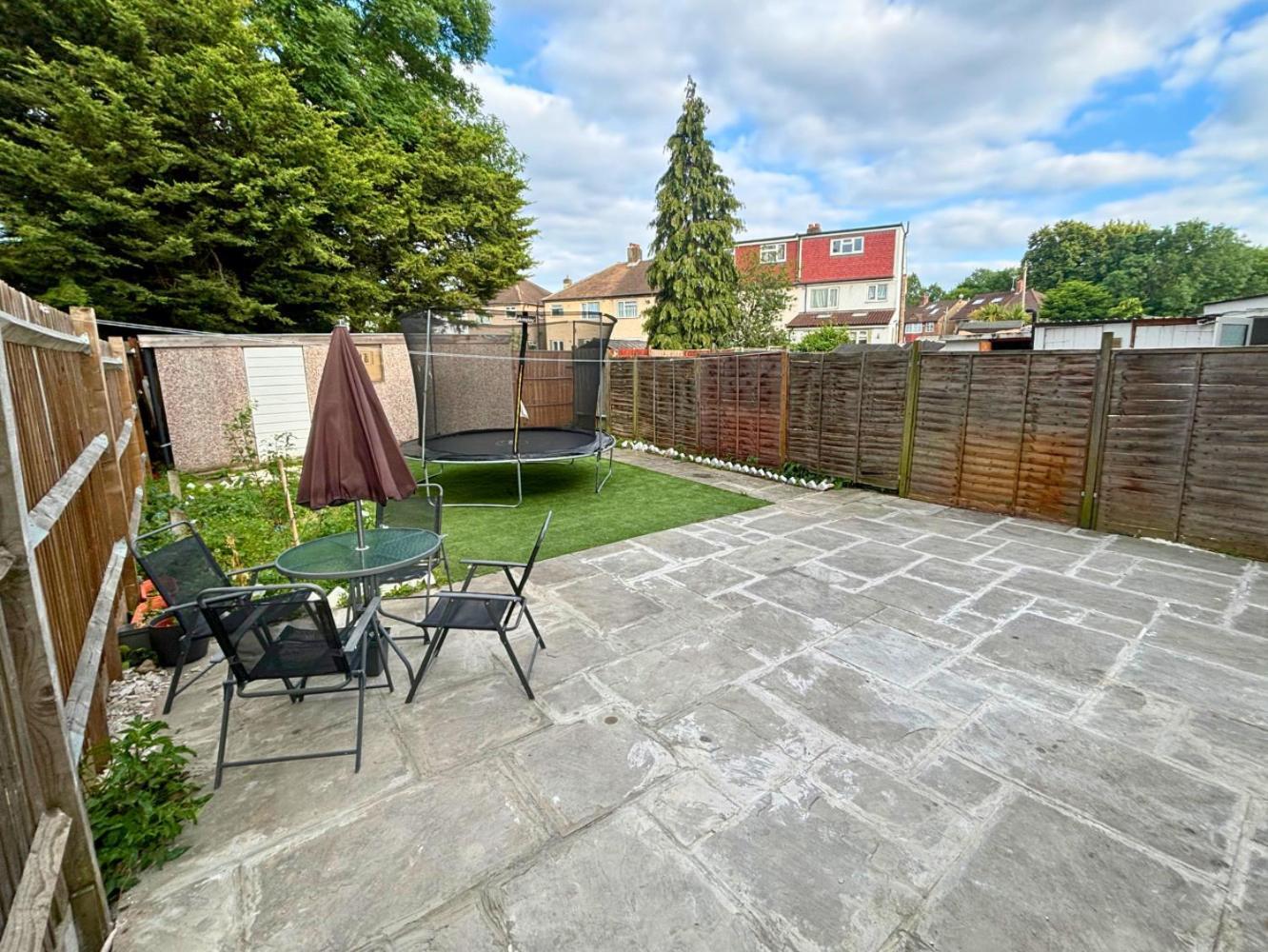 Charming And Cosy London Home, Garden, Parking & Family Fun Mitcham Ngoại thất bức ảnh